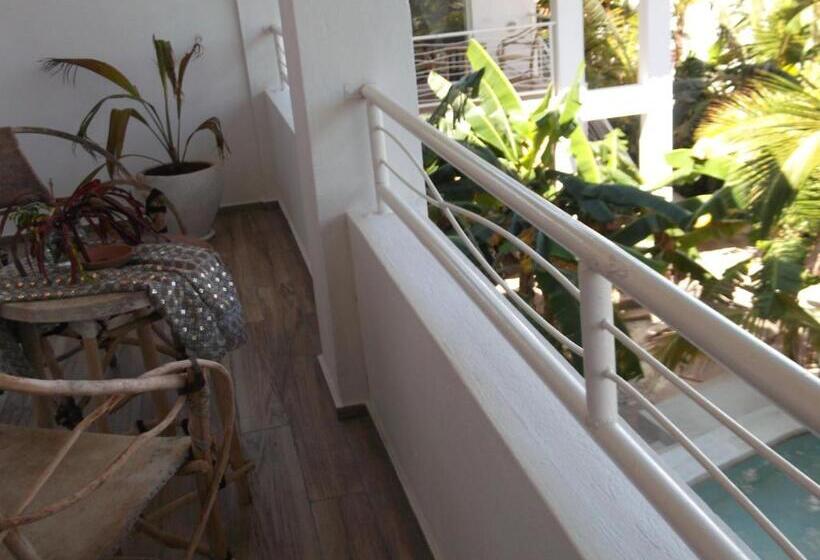 شقة غرفتين, Kobe House