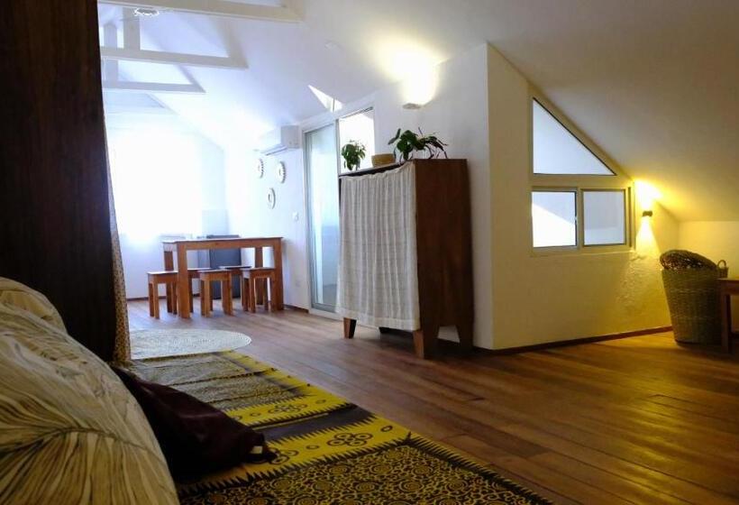 带1个卧室的顶楼公寓, Kobe House