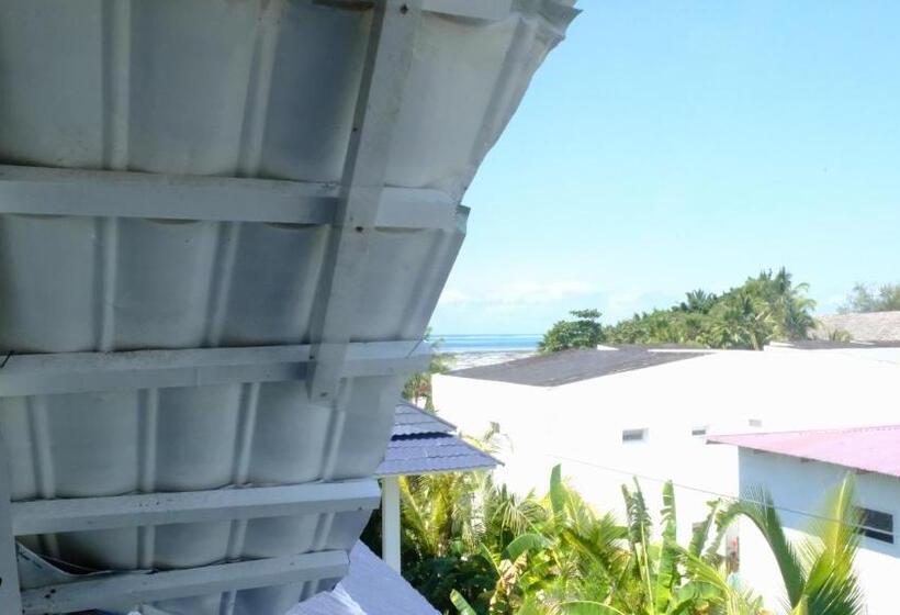 شقة غرفة واحدة, Kobe House