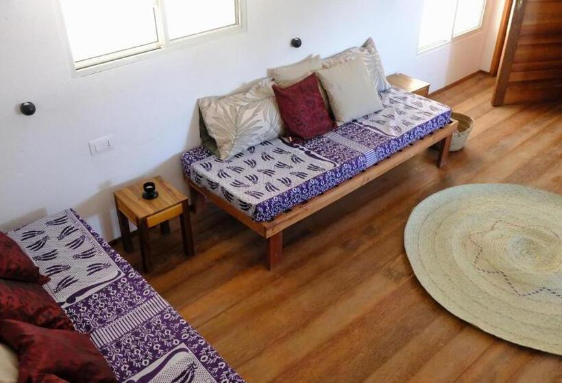 شقة غرفة واحدة, Kobe House