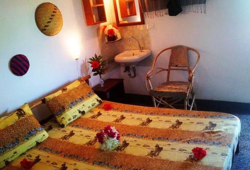 اتاق اکونومی, Kobe House