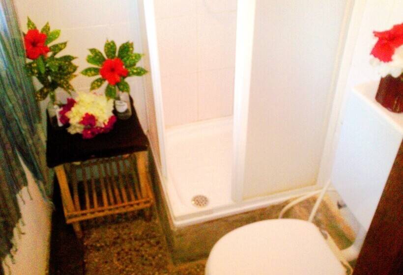 غرفة إقتصادية, Kobe House