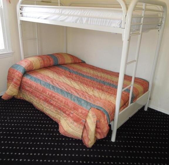 דירת שני חדרים, Quebec Motel