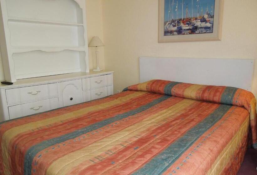 דירת שלושה חדרים, Quebec Motel