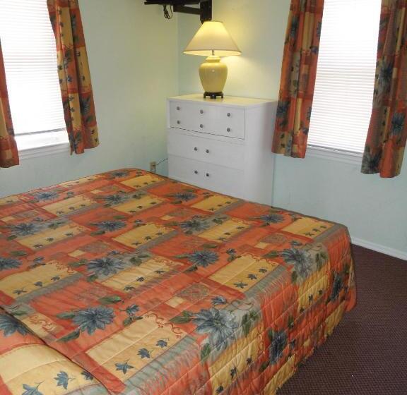 דירת שלושה חדרים, Quebec Motel