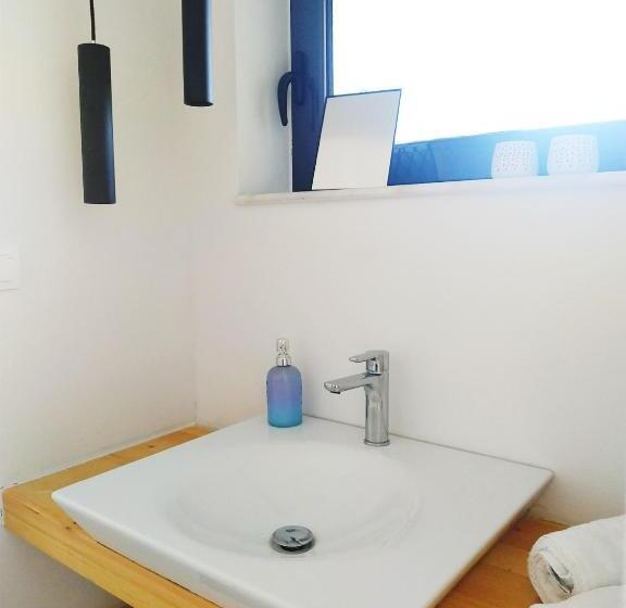 חדר אקזקיוטיב, Rethymno Hills