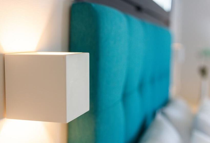 חדר אקזקיוטיב, Rethymno Hills