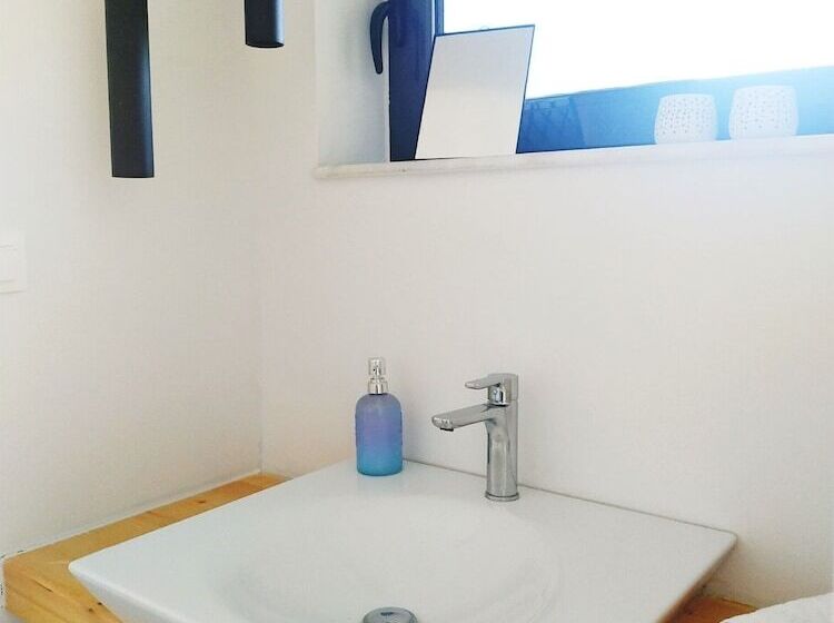 חדר אקזקיוטיב, Rethymno Hills