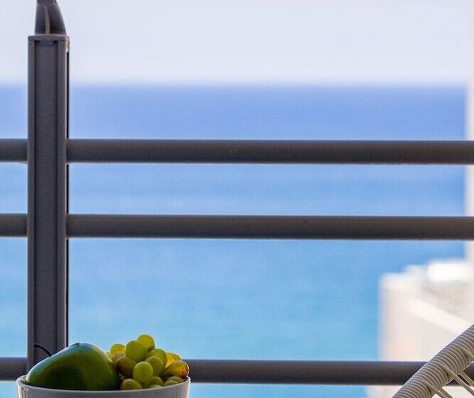 חדר אקזקיוטיב, Rethymno Hills