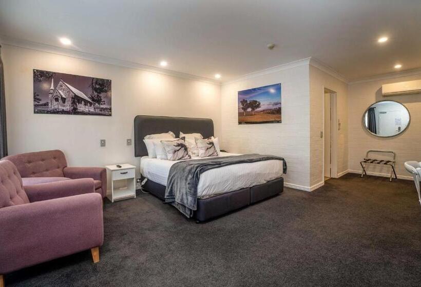 اتاق لوکس با تخت بزرگ, Town Square Motel