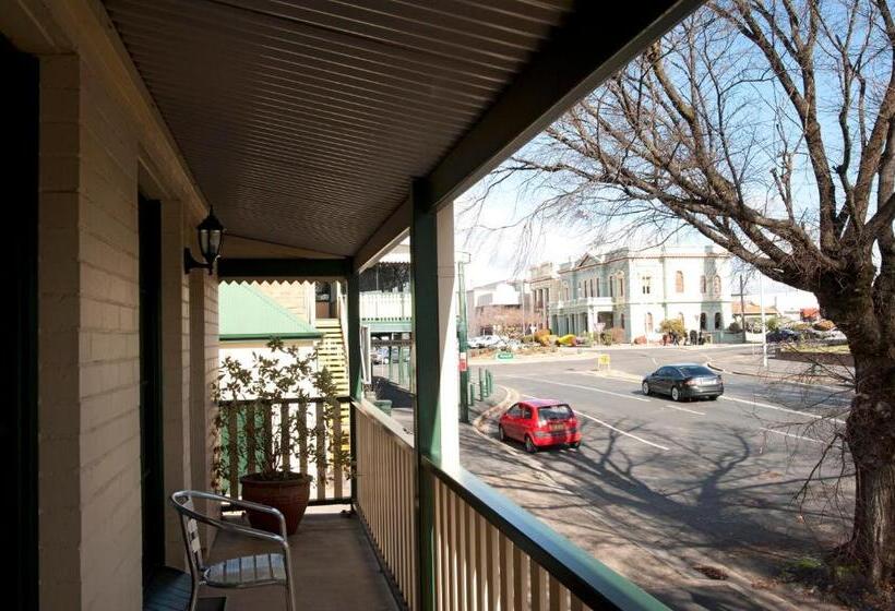 اتاق لوکس, Town Square Motel