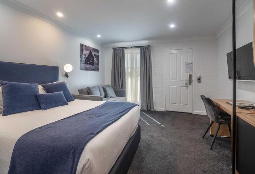 اتاق لوکس, Town Square Motel