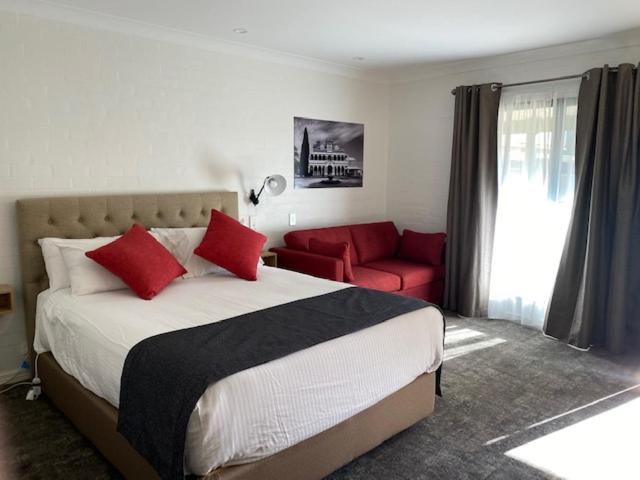 اتاق استاندارد با وان آب گرم, Town Square Motel