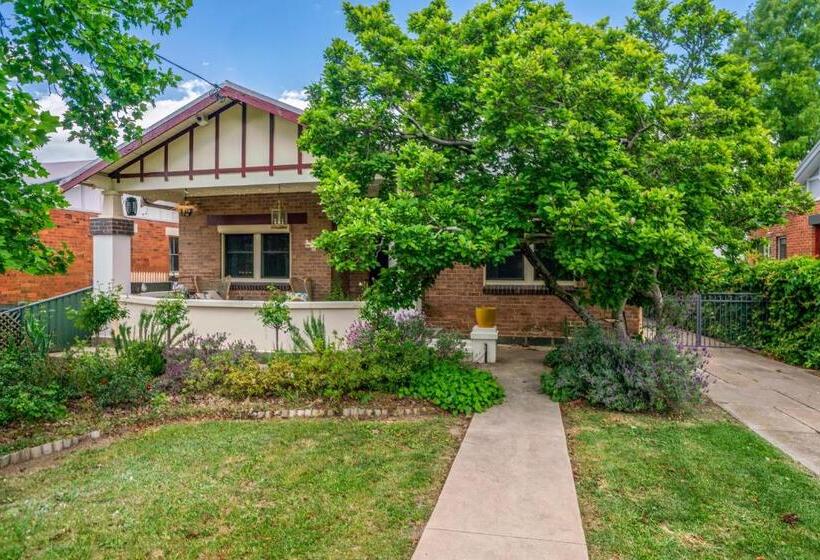 خانه 2 خوابه, Town Square Motel