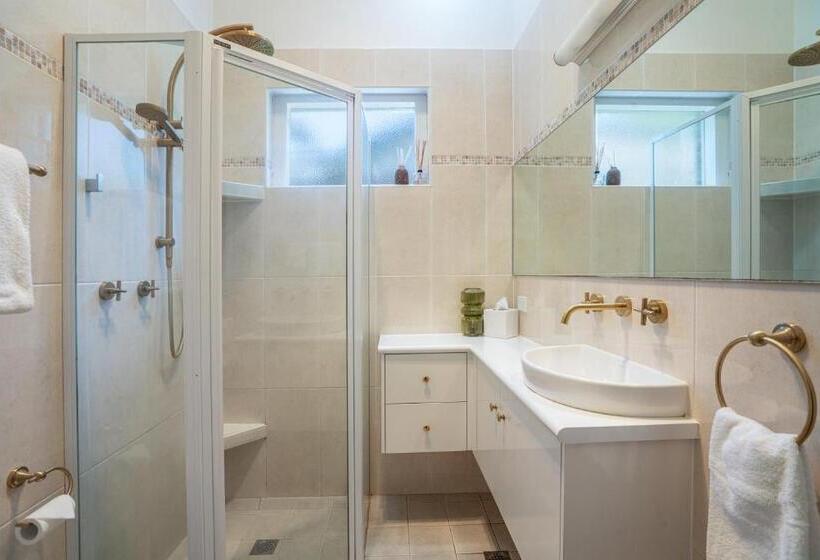 خانه 2 خوابه, Town Square Motel