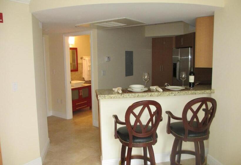 디럭스 스튜디오, Westover Arms