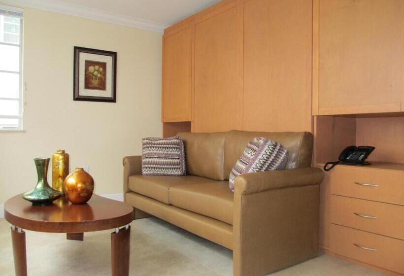 디럭스 스튜디오, Westover Arms