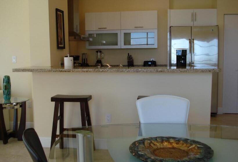 패밀리 스튜디오, Westover Arms