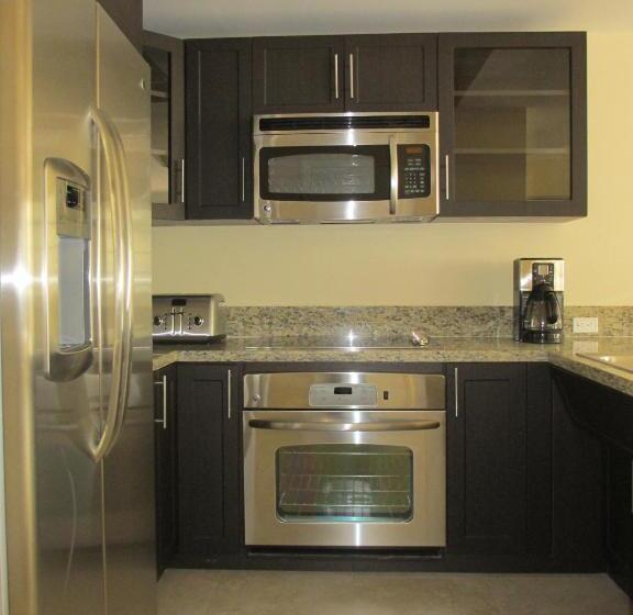 수피리어 스튜디오, Westover Arms