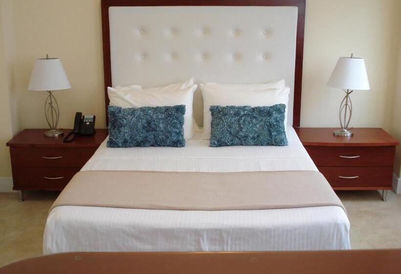 수피리어 스튜디오, Westover Arms