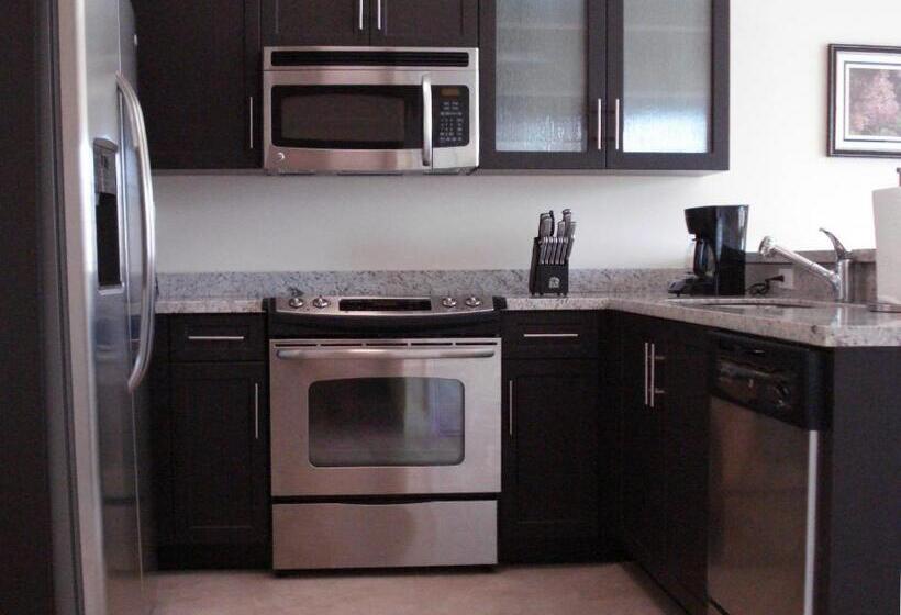 스탠다드 스튜디오, Westover Arms