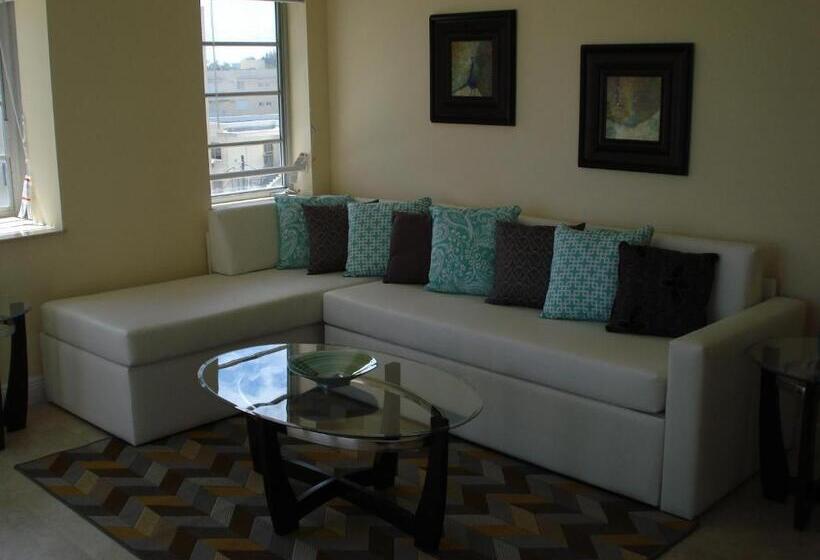 프리미엄 스튜디오, Westover Arms