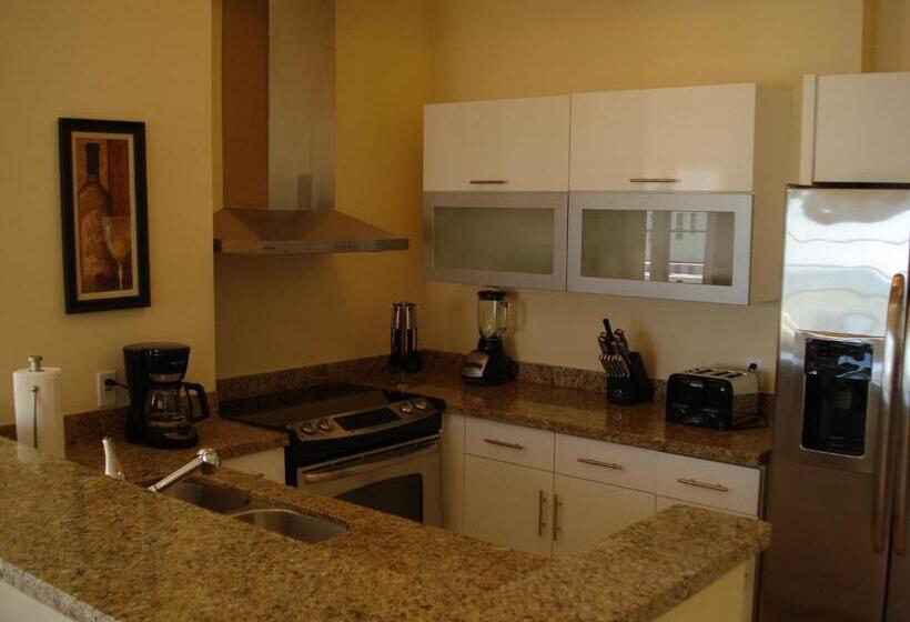 프리미엄 스튜디오, Westover Arms