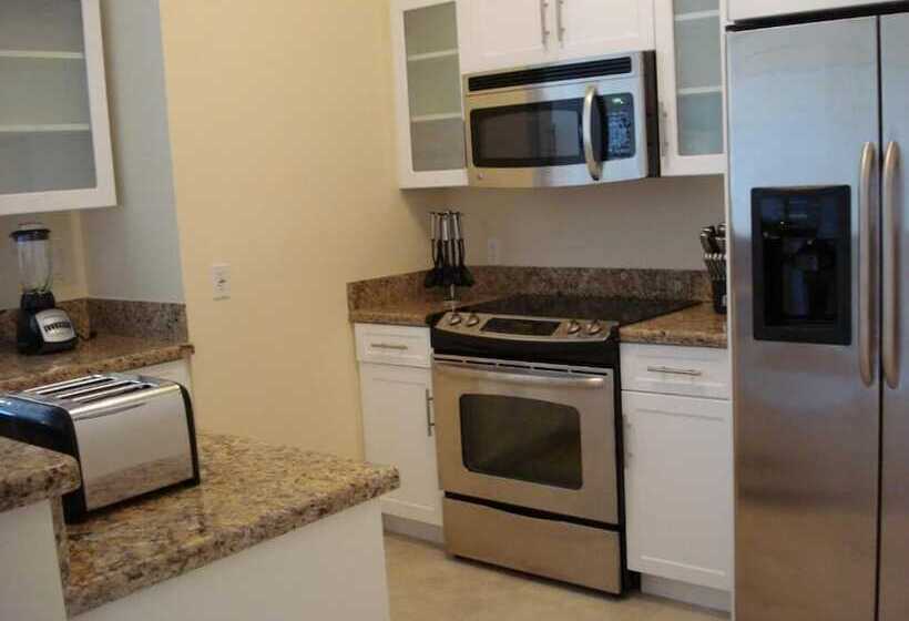 수피리어 스튜디오, Westover Arms