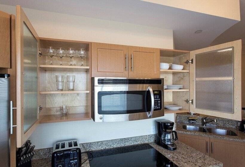 디럭스 스튜디오, Westover Arms