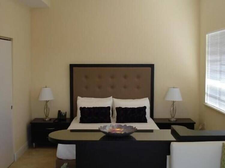 프리미엄 스튜디오, Westover Arms