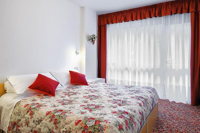 غرفة قياسية مزوَّدة بشُرفة, Europa