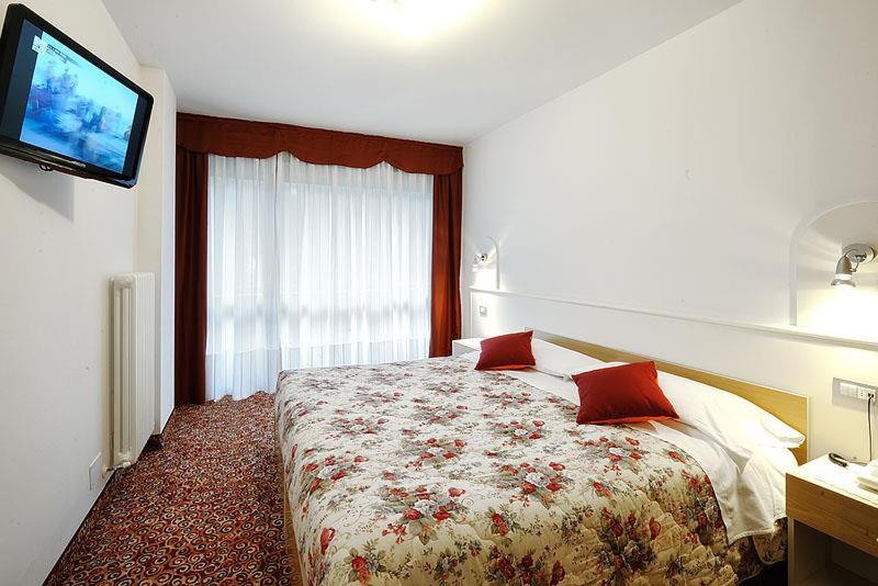 غرفة قياسية مزوَّدة بشُرفة, Europa