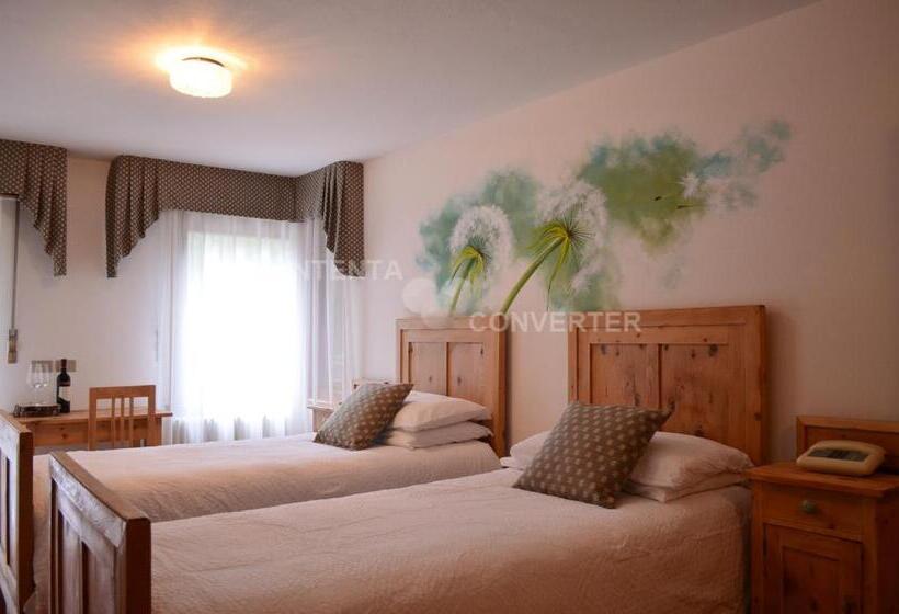 غرفة عائلية مطلّة علي الجبل, Europa