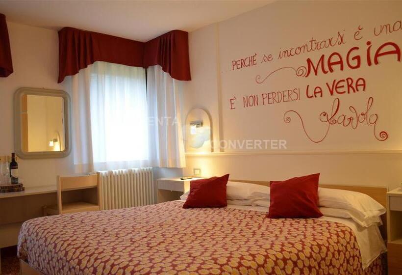 غرفة قياسية مزوَّدة بشُرفة, Europa