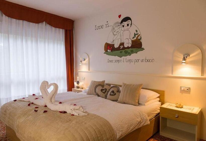 غرفة قياسية مزوَّدة بشُرفة, Europa