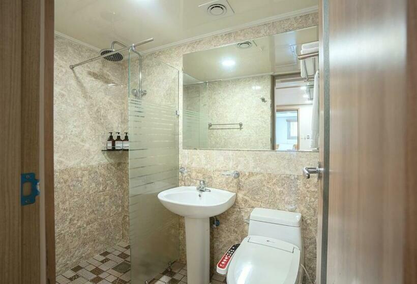 غرفة قياسية ثلاثية, J2 Family