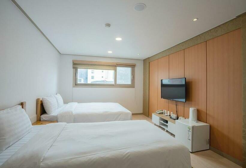 غرفة قياسية رباعية, J2 Family