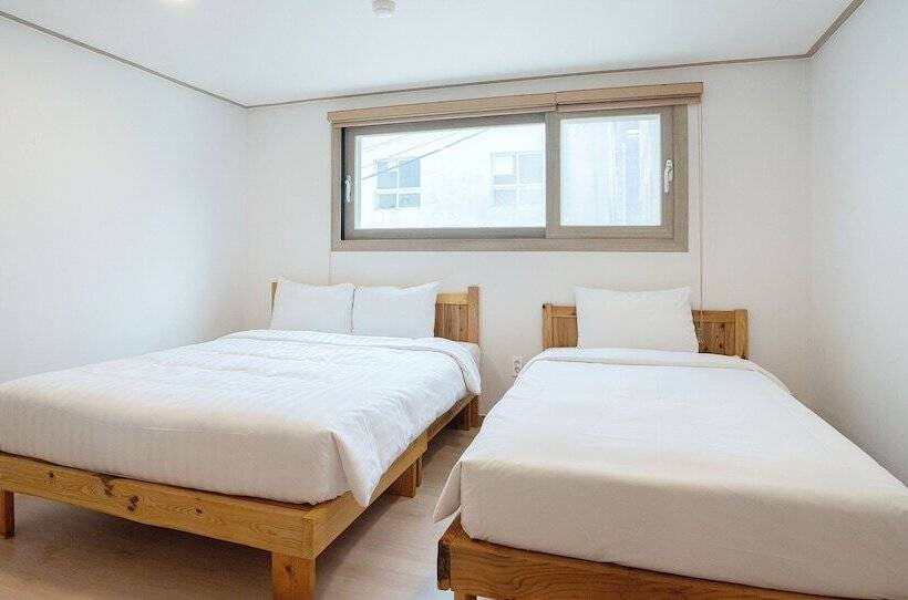 غرفة عائلية, J2 Family