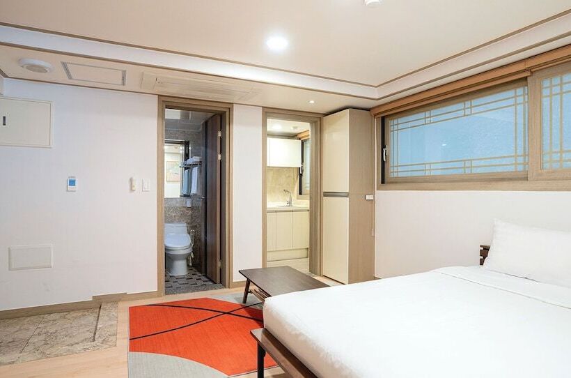 غرفة عائلية, J2 Family