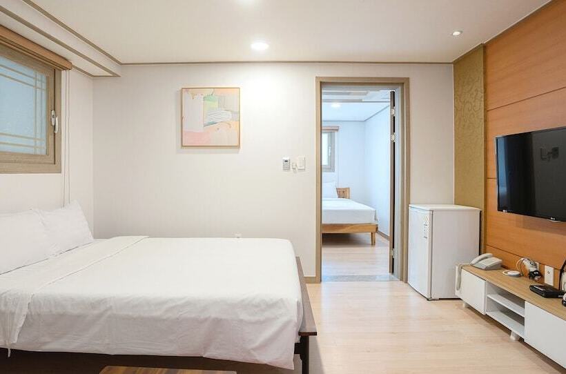 غرفة عائلية, J2 Family