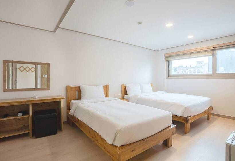 غرفة عائلية, J2 Family