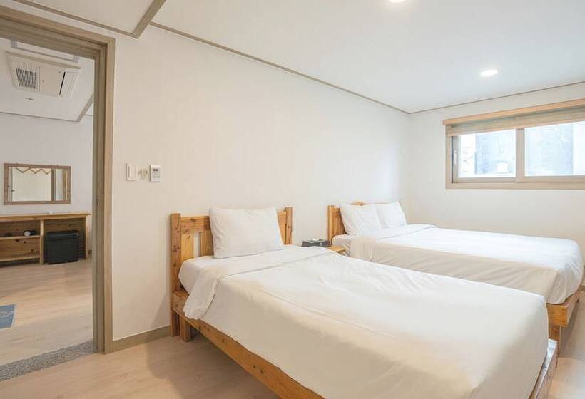 غرفة عائلية, J2 Family