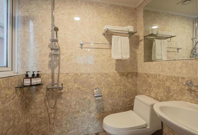 غرفة قياسية رباعية, J2 Family