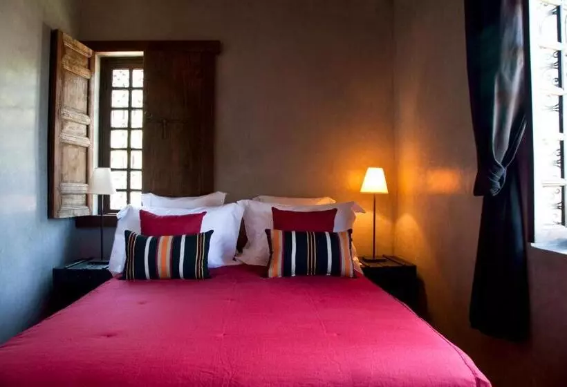 سوییت لوکس, Kasbah Illy