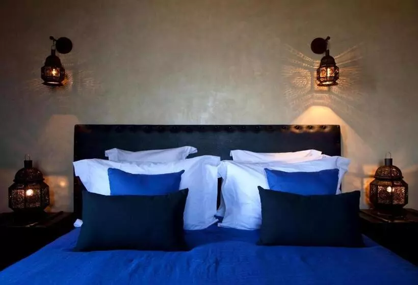 سوییت لوکس, Kasbah Illy