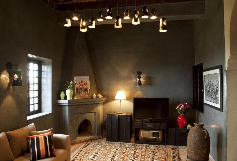 سوییت لوکس, Kasbah Illy