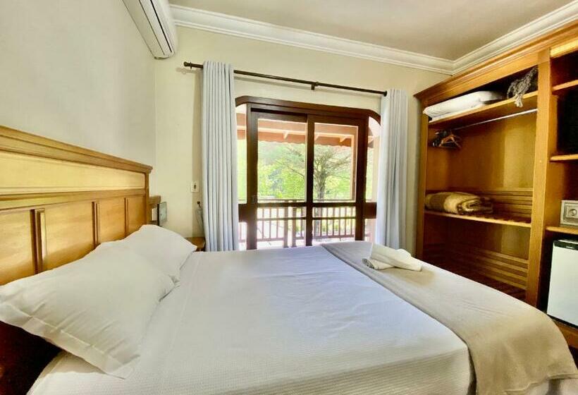 Quarto Superior com Sacada, Pousada Gramado