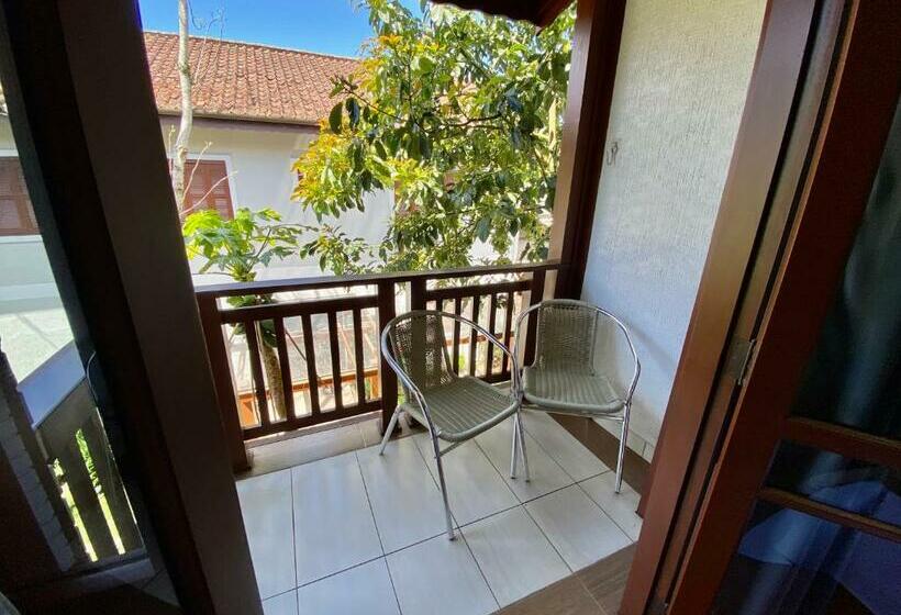 带阳台的高级房间, Pousada Gramado