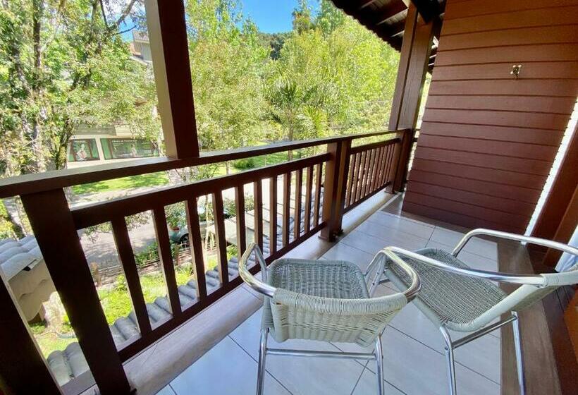 带阳台的高级房间, Pousada Gramado