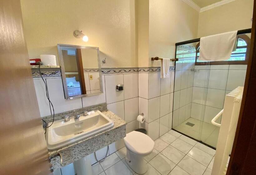 高级三人间, Pousada Gramado